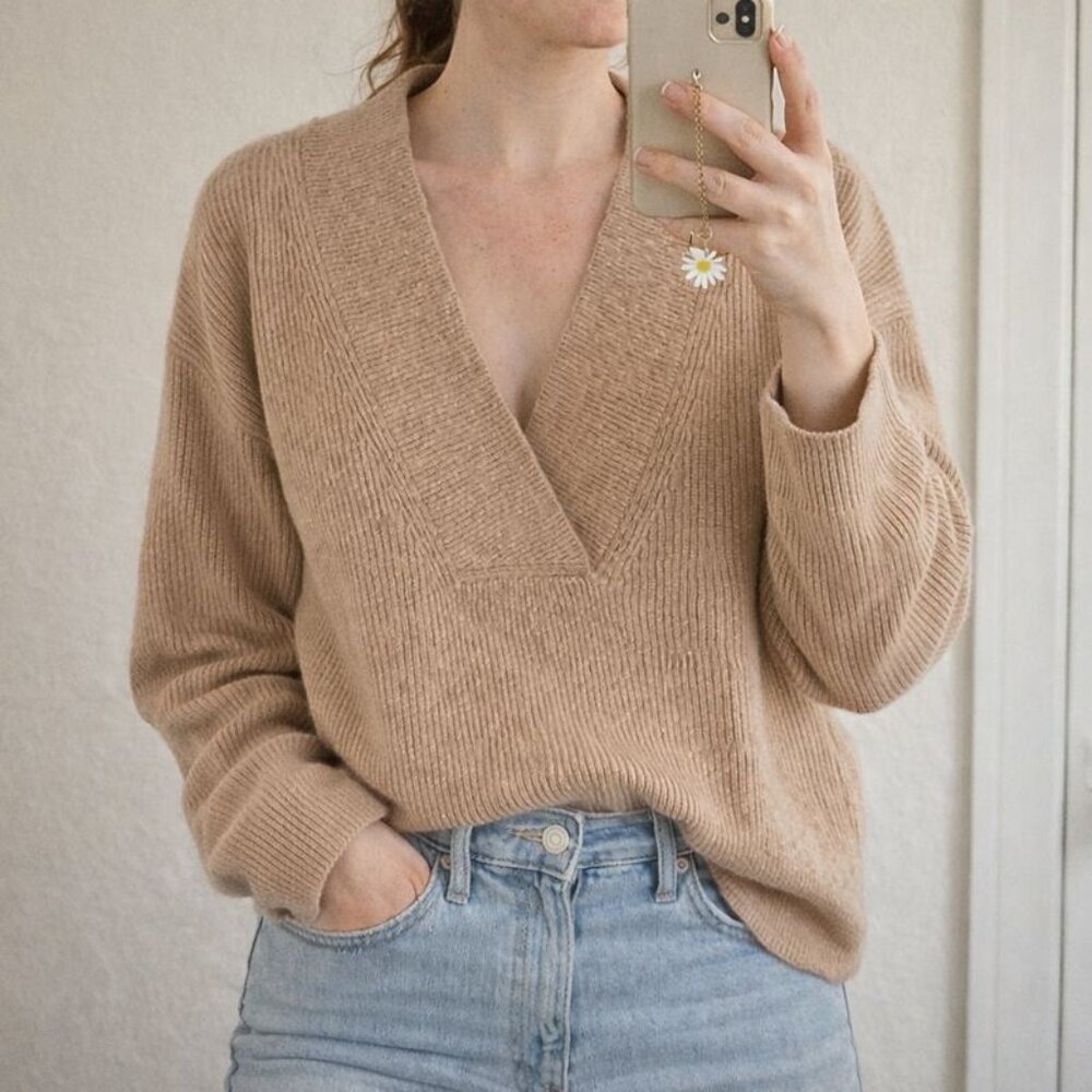 Banana Republic Ribbed V-Neck Sweater Women L Beige Wrap Knit Pullover Chic Luxe